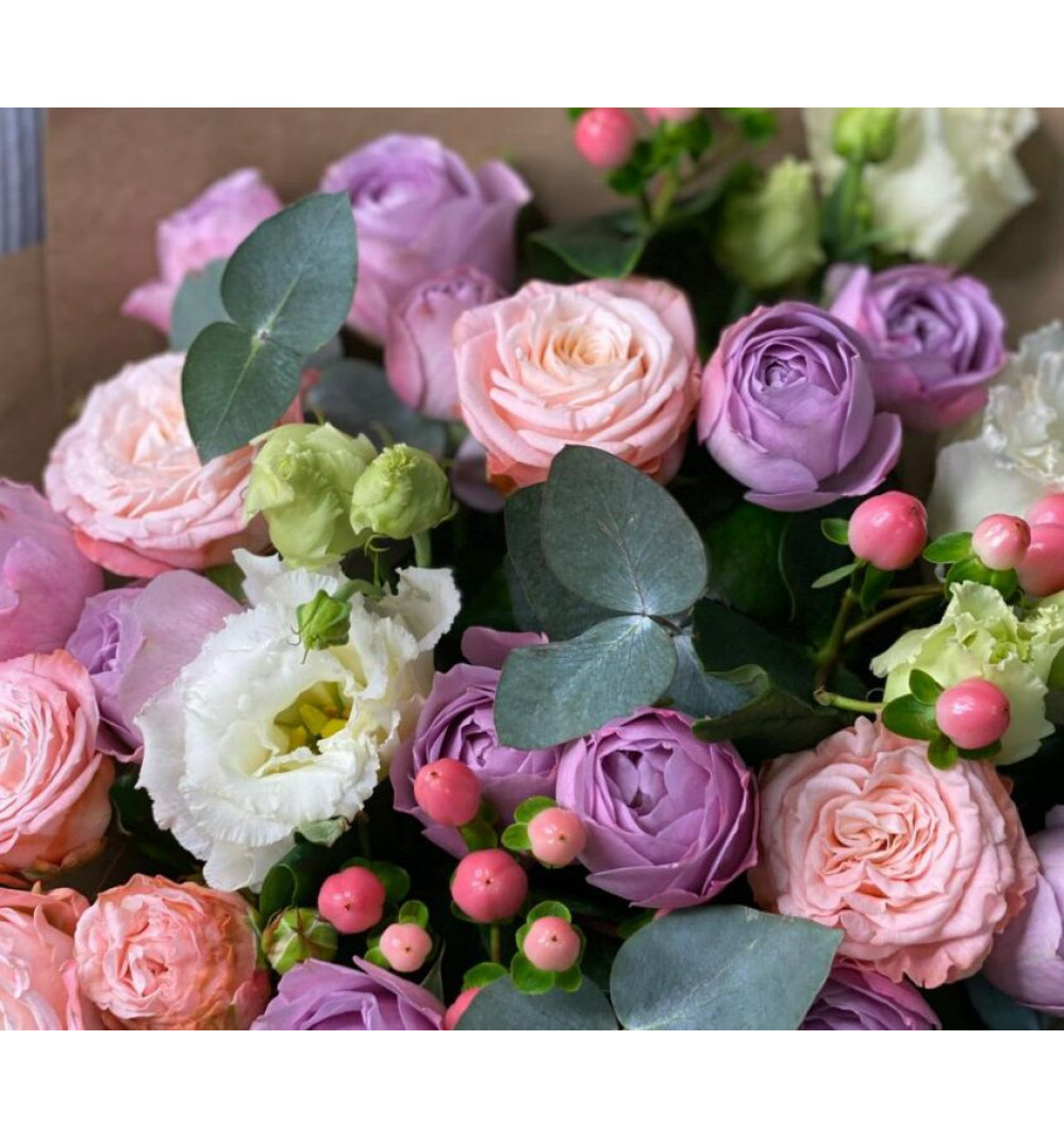 Авторский букет из пионовидных роз