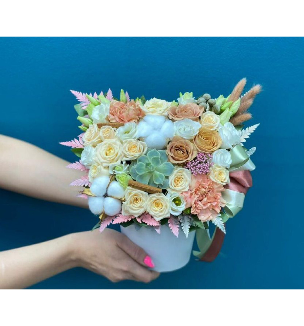 Композиция в коробке «Нежный капучино»